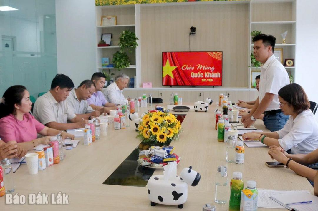 Quang cảnh buổi làm việc.