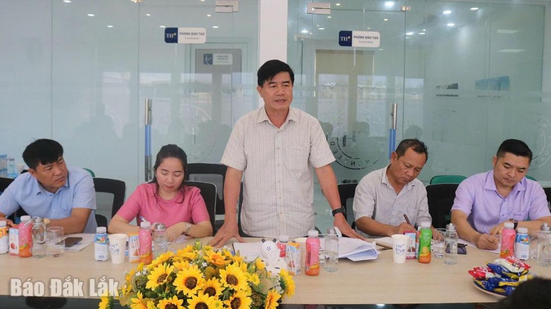 Phó Chủ tịch UBND tỉnh Nguyễn Thiên Văn phát biểu chỉ đạo tại buổi làm việc.