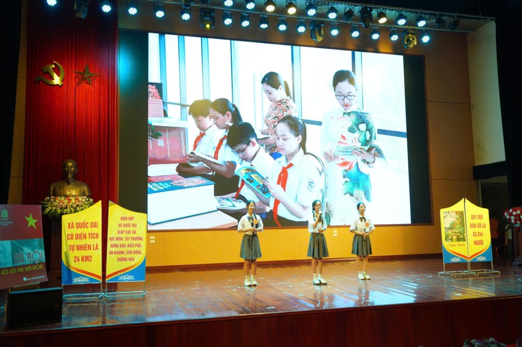 Thiếu nhi Thủ đô hân hoan tuyên truyền “Việt Nam quê hương em” Thiếu nhi Thủ đô hân hoan tuyên truyền “Việt Nam quê hương em”