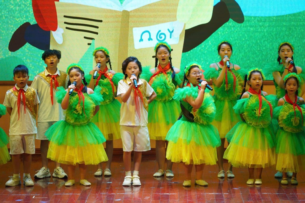 Thiếu nhi Thủ đô hân hoan tuyên truyền “Việt Nam quê hương em” Thiếu nhi Thủ đô hân hoan tuyên truyền “Việt Nam quê hương em”