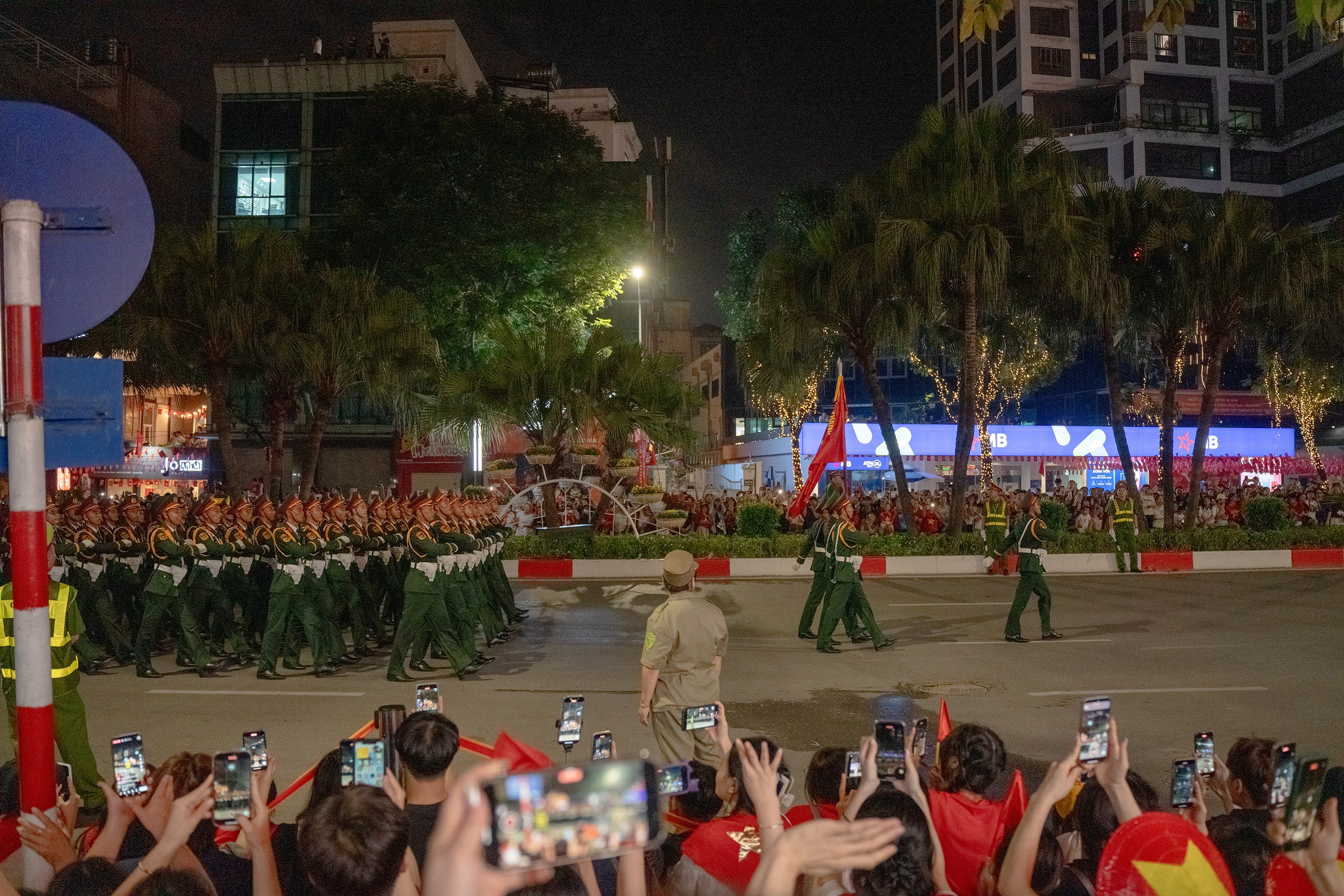 Các đoàn diễu binh, diễu hành được người dân chào đón trong ngày tổng hợp luyện thứ 2 Các đoàn diễu binh, diễu hành được người dân chào đón trong ngày tổng hợp luyện thứ 2