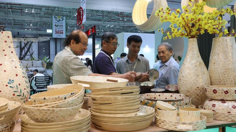 Với vai trò cầu nối, VIFA ASEAN 2025 mở ra cơ hội hợp tác, giao thương toàn cầu cho ngành gỗ - Mỹ nghệ, góp phần mở rộng thị trường và kim ngạch xuất khẩu. Ảnh: Minh Khuê.