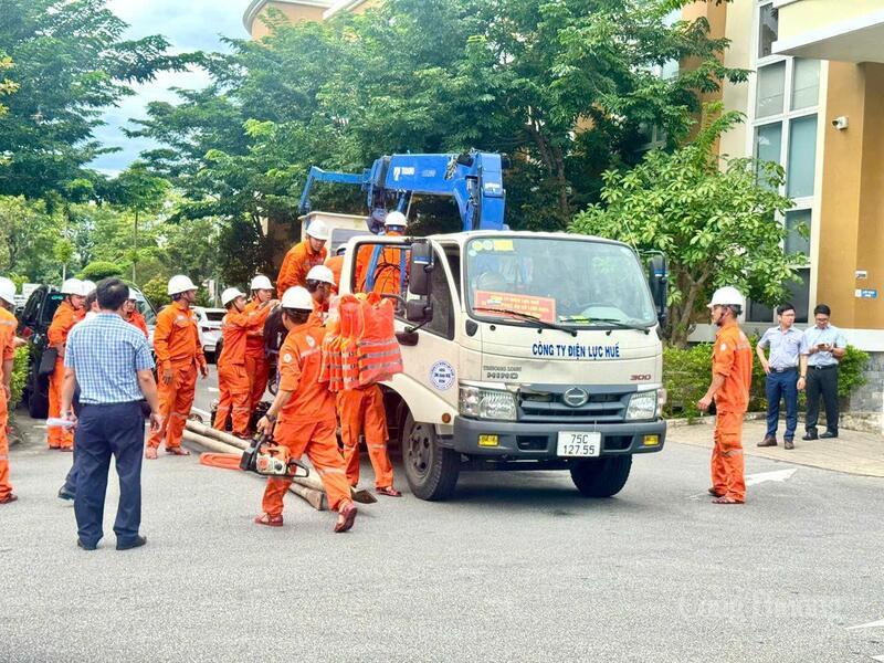 Tổng công ty Điện lực miền Trung (EVNCPC) đã khôi phục cấp điện cho khách hàng bị ảnh hưởng bởi bão số 5