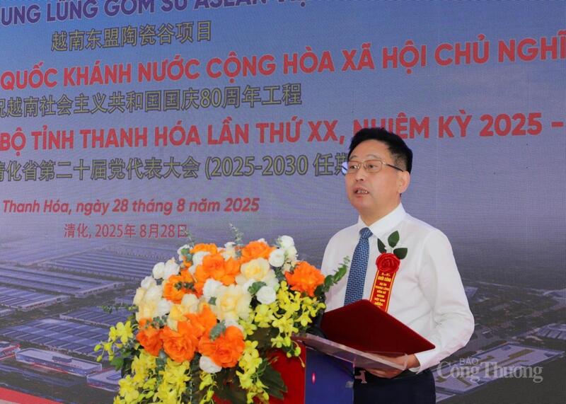 Đại diện Công ty CP Gốm sứ Hoa Liên phát biểu tại sự kiện