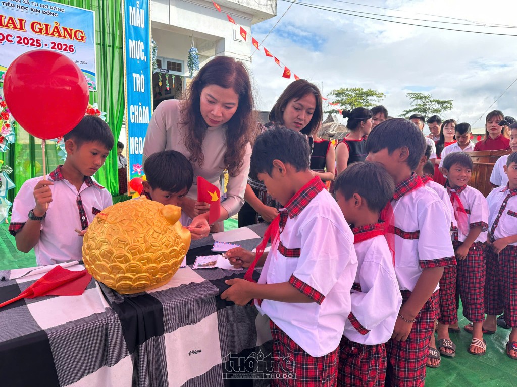 Trường vùng cao gây quỹ