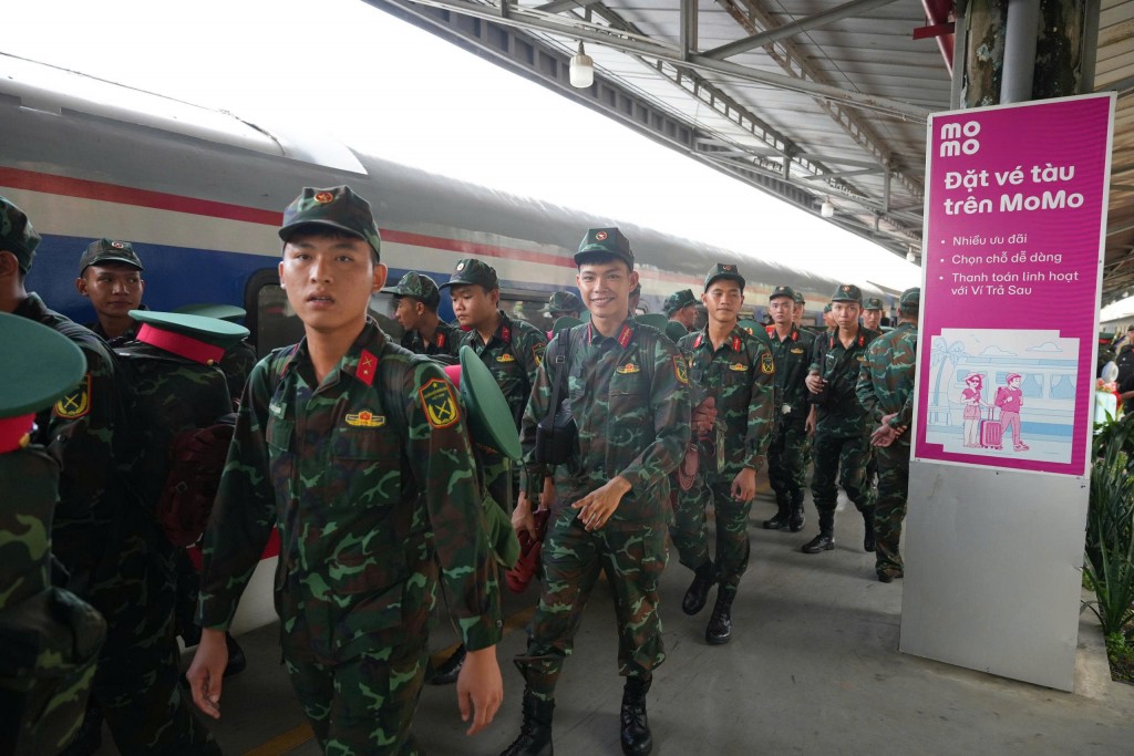 đoàn chiến sĩ hoàn thành nhiệm vụ A80 từ Hà Nội trở về