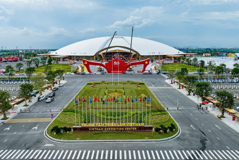 Theo dự thảo, Hội chợ Công nghiệp, Thương mại và hàng tiêu dùng cấp quốc gia hàng năm được tổ chức tại Trung tâm Hội chợ Việt Nam (VEC), xã Đông Anh, Thành phố Hà Nội