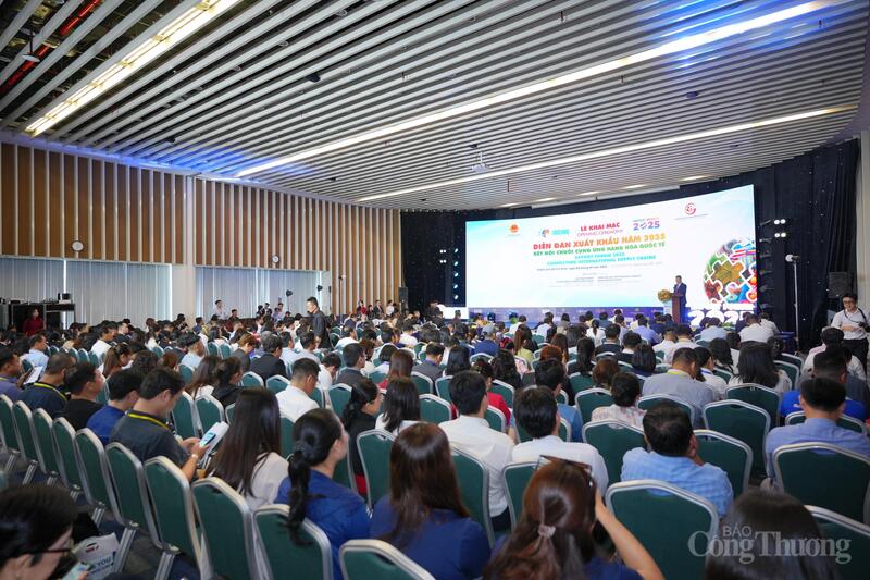 Bên cạnh chương trình chính, các diễn đàn, hội nghị, hội thảo tại Vietnam International Sourcing 2025 thu hút được sự quan tâm đặc biệt của cơ quan quản lý nhà nước và cộng đồng doanh nghiệp.