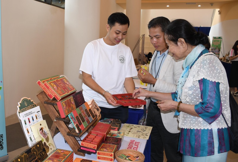 Gian hàng trưng bày, giới thiệu sản phẩm của các dự án khởi nghiệp tham gia vòng Bán kết cuộc thi Khởi nghiệp Xanh 2025. Ảnh: Minh Khuê.