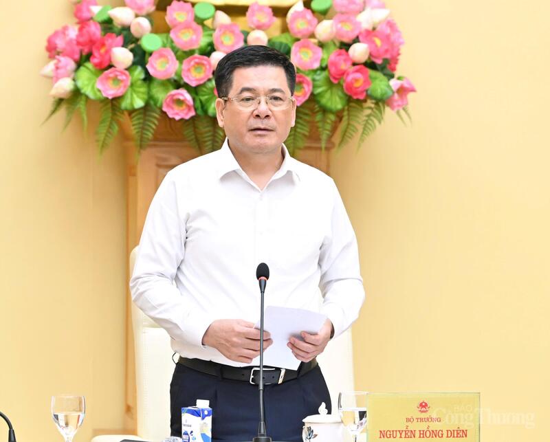 Bộ trưởng Nguyễn Hồng Diên nhấn mạnh, gạo không chỉ là một mặt hàng lương thực thiết yếu mà còn mang ý nghĩa chiến lược (Ảnh: Cấn Dũng)