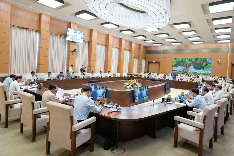 Ủy ban Thường vụ Quốc hội cho ý kiến về dự thảo Luật Thương mại điện tử