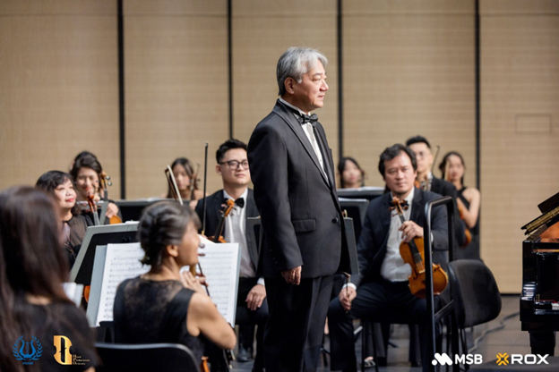 Hòa nhạc “Vivaldi & Beethoven” được dẫn dắt bởi Nhạc trưởng Honna Tetsuji.