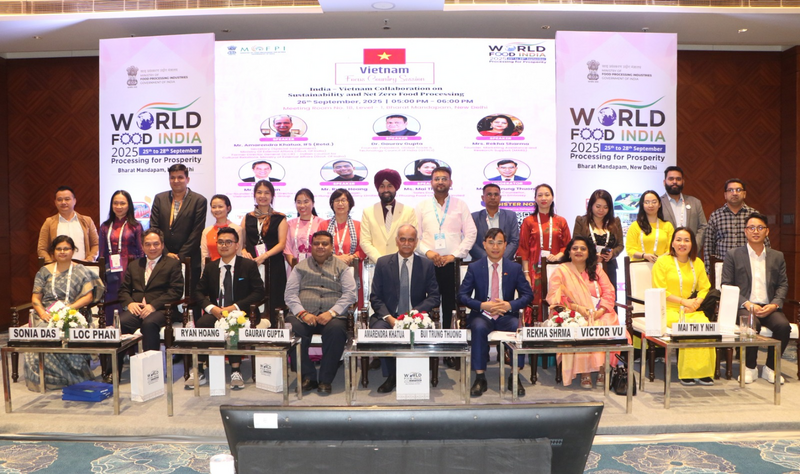 Các diễn giả và Ban tổ chức sự kiện.