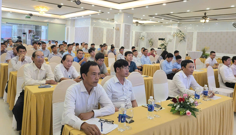 Đại diện các phường, xã, ban quản lý chợ tham gia hội nghị. Ảnh: Nguyễn Tuấn