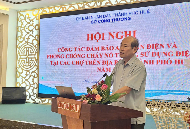 Phó Giám đốc Sở Công Thương thành phố Huế Nguyễn Lương Bảy phát biểu. Ảnh: Nguyễn Tuấn