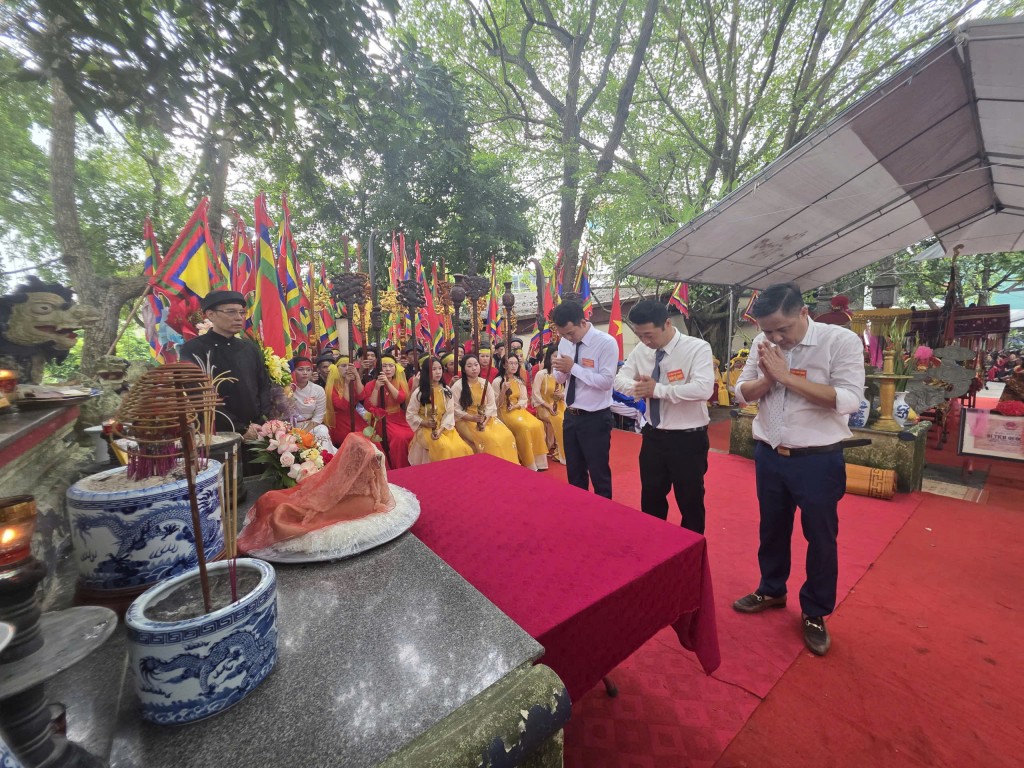 Lễ dâng hương truyền thống tam thôn Lam Sơn - Khôn Thôn - Đồng Chanh Lễ dâng hương truyền thống tam thôn Lam Sơn - Khôn Thôn - Đồng Chanh