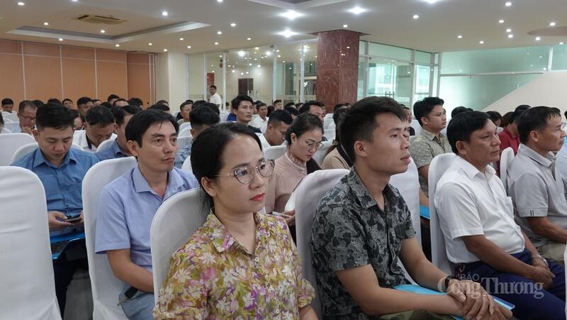 Đại biểu đến từ các xã, phường, doanh nghiệp cung ứng và sử dụng vật liệu nổ trên địa bàn tỉnh Thanh Hóa tham gia hội nghị.