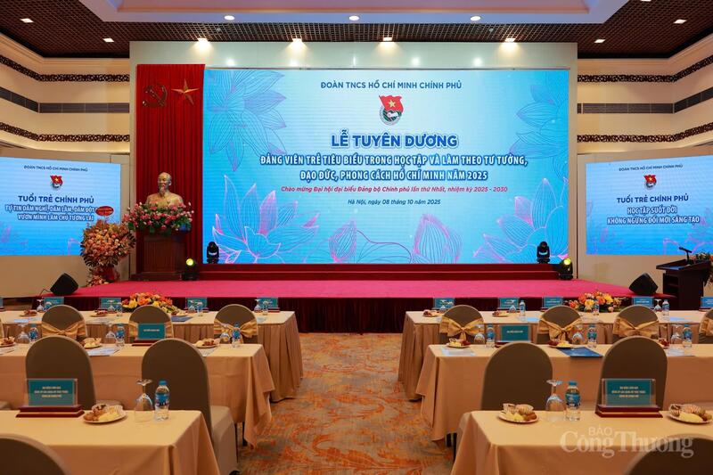 Lễ tuyên dương Đảng viên trẻ tiêu biểu trong học tập và làm theo tư tưởng, đạo đức, phong cách Hồ Chí Minh năm 2025