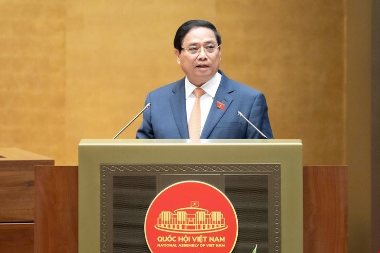 Thủ tướng Phạm Minh Chính báo cáo trước Quốc hội về tình hình phát triển kinh tế - xã hội năm 2025, giai đoạn 2021-2025 và dự kiến Kế hoạch năm 2026. Ảnh: QH