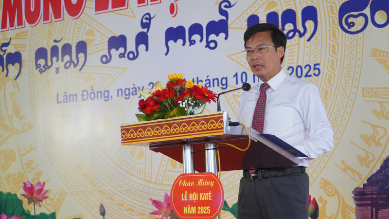 Ông Đinh Văn Tuấn - Phó Chủ tịch UBND tỉnh Lâm Đồng phát biểu khai mạc tại Lễ hội Katê năm 2025.