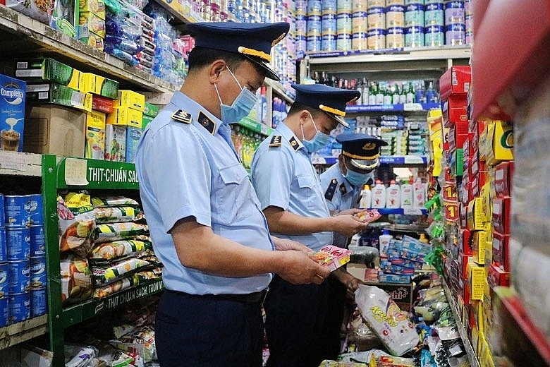 Bảo vệ quyền lợi người tiêu dùng không chỉ là nhiệm vụ quản lý nhà nước, mà còn là một trong những trụ cột quan trọng bảo đảm sự phát triển bền vững, minh bạch và công bằng của thị trường. Ảnh minh hoạ