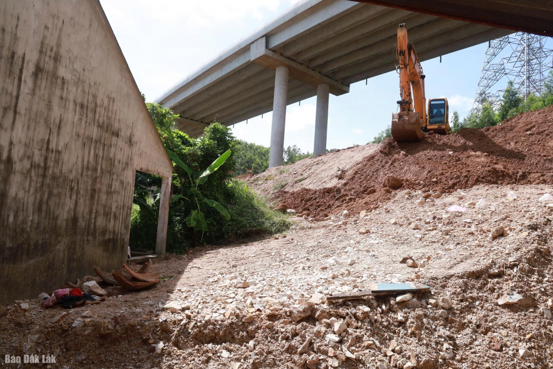Phó Chủ tịch UBND tỉnh Trương Công Thái vừa chỉ đạo đôn đốc các đơn vị hoàn thành công tác khắc phục sự cố trước 25/10.