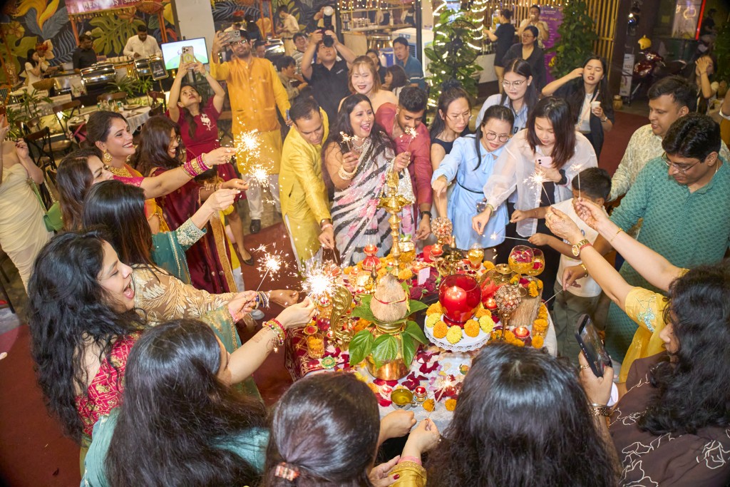 Nhà hàng Ấn độ Benaras mang lễ hội Diwali đến Việt Nam