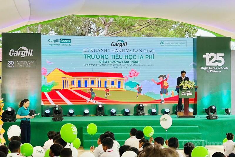 Quang cảnh Lễ khánh thành và bàn giao Trường Tiểu học Ia Phí - điểm trường Làng Yăng. Ảnh: Hiền Mai