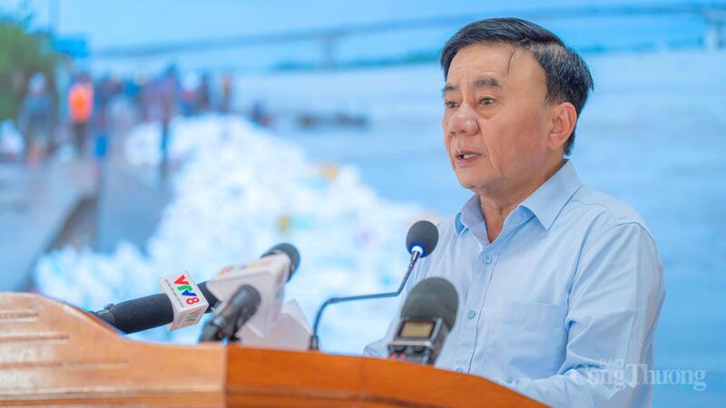 Thường trực Ban Bí thư Trần Cẩm Tú nhấn mạnh ưu tiên cao nhất, nhiệm vụ cấp bách nhất đó là cứu dân, đảm bảo an toàn tính mạng nhân dân là trên hết, trước hết.