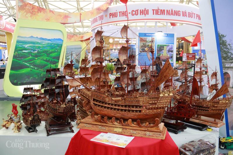 Tinh hoa làng nghề Ninh Bình ghi dấu ấn tại Hội chợ Mùa Thu 2025 - 3