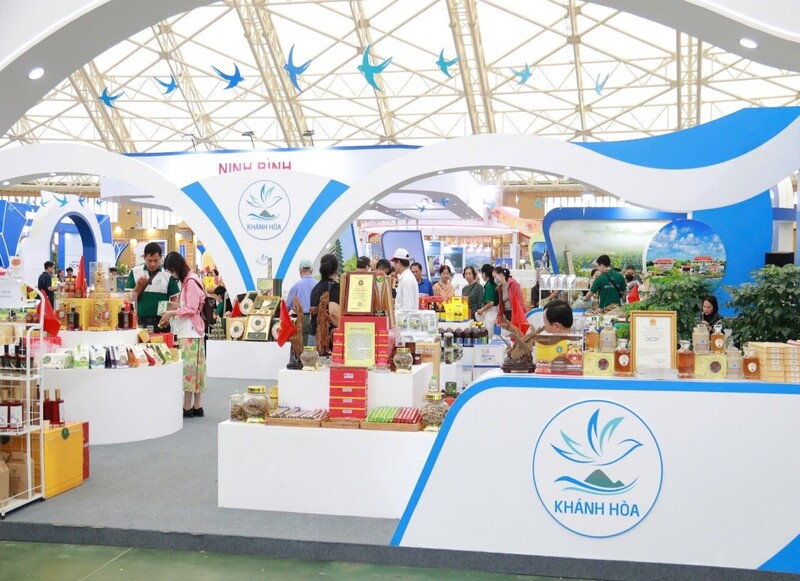 Tỉnh Khánh Hòa tham gia Hội chợ Mùa Thu lần thứ nhất - năm 2025.
