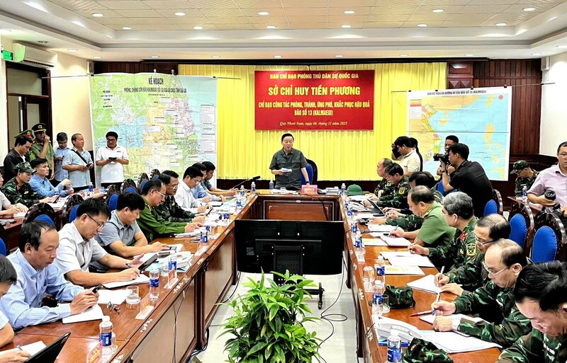 Cuộc họp trực tiếp kết nối trực tuyến với các tỉnh, thành phố về triển khai công tác ứng phó với bão số 13 (Kalmaegi).