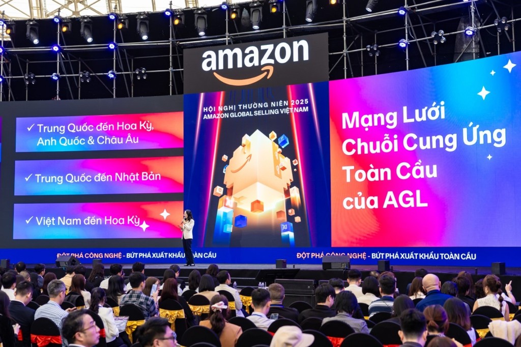 Bà Zhang Hui, Giám đốc Amazon Global Logistics Châu Á - Thái Bình Dương công bố ra mắt Amazon Global Logistics tại Việt Nam Bà Zhang Hui, Giám đốc Amazon Global Logistics Châu Á - Thái Bình Dương công bố ra mắt Amazon Global Logistics tại Việt Nam