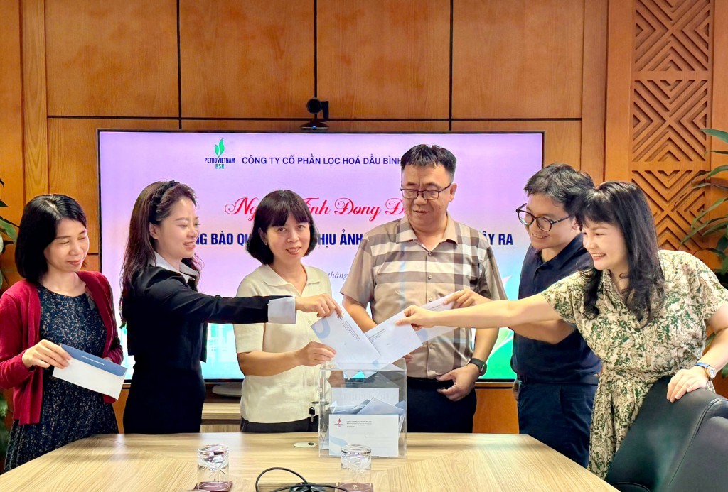 CBNV Chi nhánh BSR tại Hà Nội quyên góp ủng hộ đồng bào tỉnh Quảng Ngãi CBNV Chi nhánh BSR tại Hà Nội quyên góp ủng hộ đồng bào tỉnh Quảng Ngãi