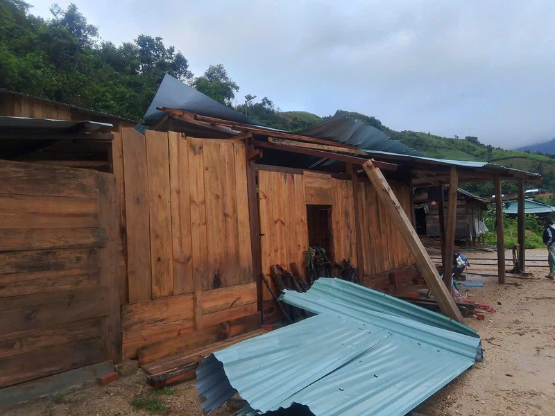 Chính quyền địa phương đã kịp di dời người dân đi tránh trú nên không có thiệt hại về người. Ảnh: Nguyễn Dương