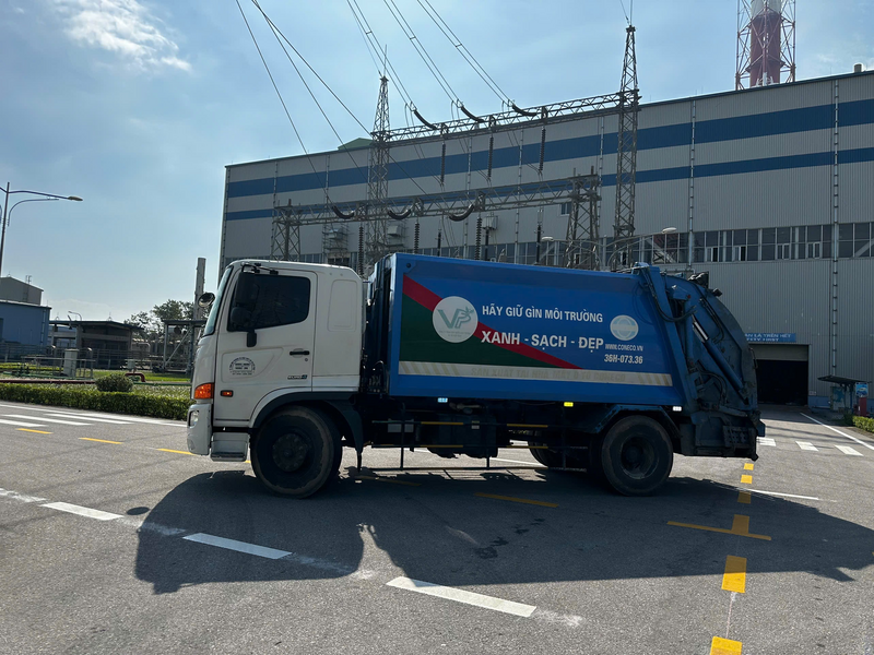 Hình ảnh xe thu gom rác thải sinh hoạt