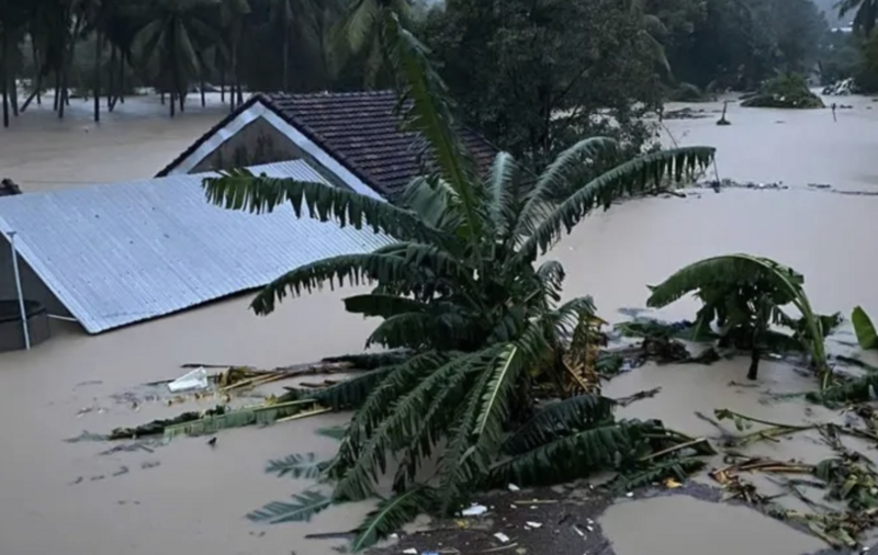 Nhiều căn nhà phía Đông tỉnh Đắk Lắk bị ngập. Ảnh: Nguyễn Toàn