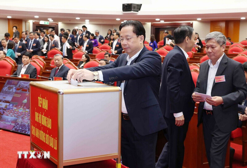 Đại biểu tham dự hội nghị quyên góp ủng hộ đồng bào chịu ảnh hưởng bởi lũ lụt. Ảnh: Phương Hoa/TTXVN