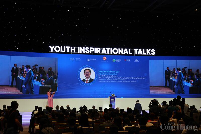 Quang cảnh Talks “Thế hệ thông minh đương thời - Intelligent Generation Now”.