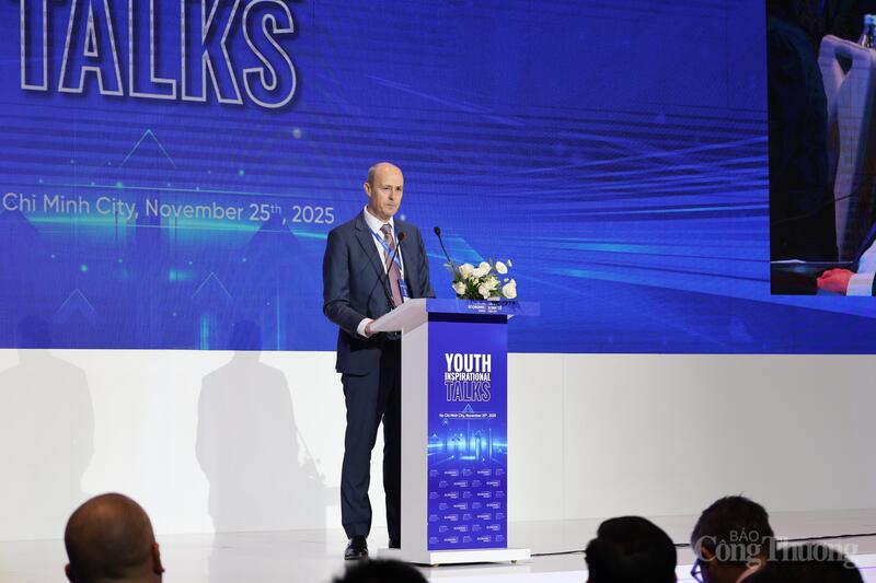 Giáo sư Scott Thompson-Whiteside - Tổng Giám đốc Đại học RMIT Việt Nam.