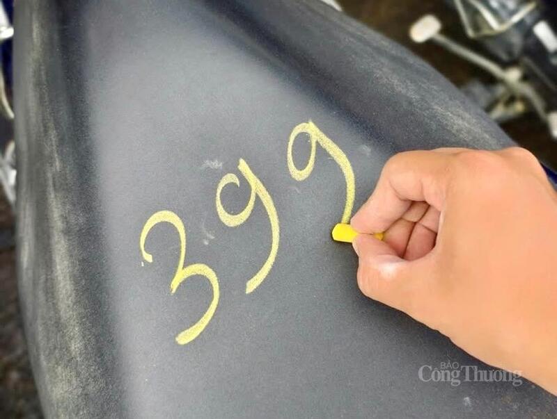 Qua nhiều ngày, lượng xe máy đã lên tới gần 400 xe.