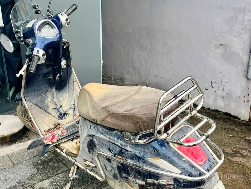 Xe hư hỏng, ngập nước sau lũ.