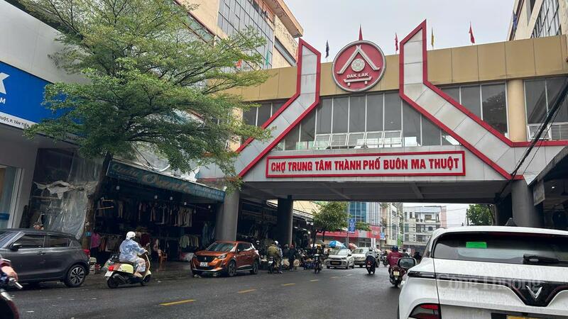 Chợ trung tâm Buôn Ma Thuột. Ảnh: Vũ Long.