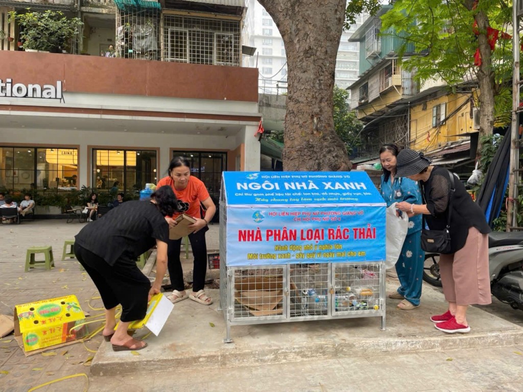 Biến rác thành tài nguyên, dệt màu xanh cho Nông thôn mới Biến rác thành tài nguyên, dệt màu xanh cho Nông thôn mới
