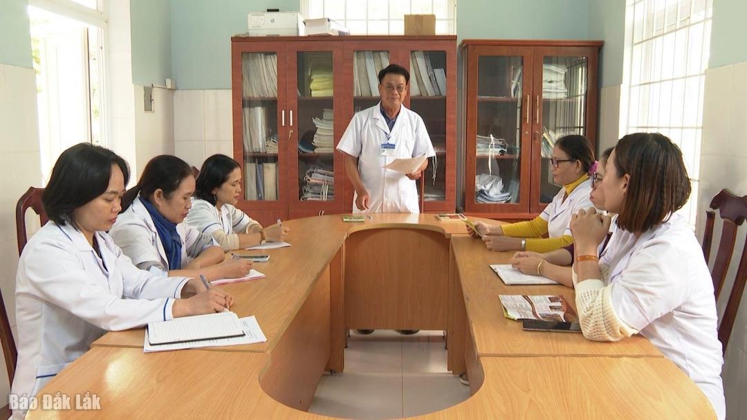 Trạm Y tế xã Dang Kang thường xuyên phối hợp với các đơn vị để truyền thông về tảo hôn và hôn nhân cận huyết thống.