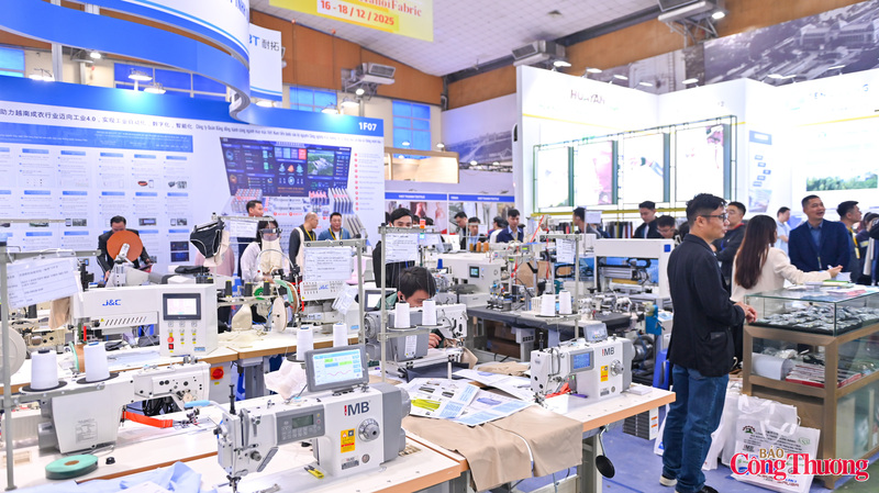 Các sản phẩm máy may hiện đại được giới thiệu tại Triển lãm HanoiTex & HanoiFabric 2025.