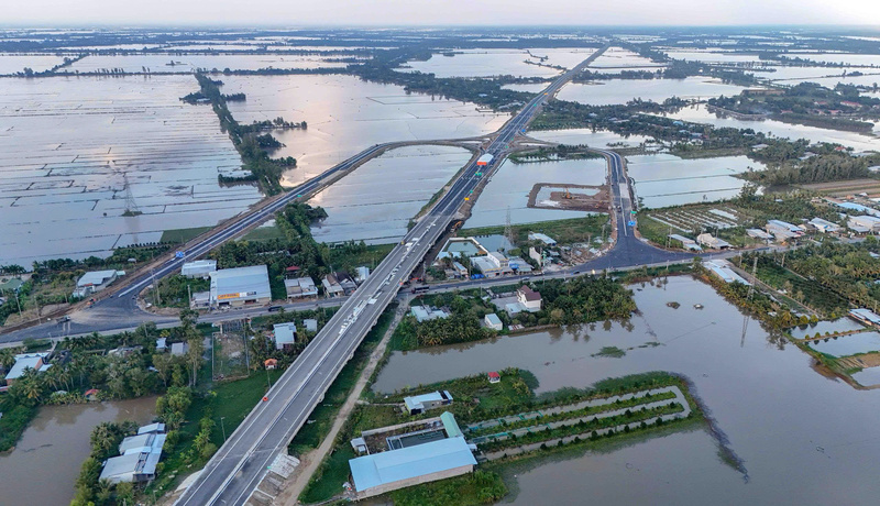 TP Cần Thơ: Tuyến đường trục phát triển kinh tế Đông – Tây (tỉnh Sóc Trăng cũ) được chính thức khánh thành sáng 19/12.