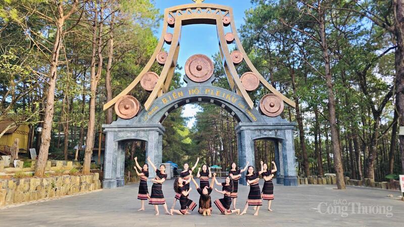 Sự giao thoa giữa biển và núi, giữa di sản và đời sống đương đại, giữa văn hóa bản địa và hơi thở quốc tế đã tạo nên một hệ sinh thái du lịch tổng hợp. Ảnh: Hiền Mai