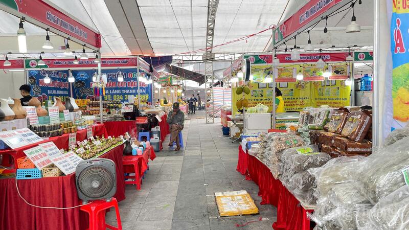 Sôi động hội chợ xúc tiến thương mại và sản phẩm OCOP tại Hưng Yên - 12