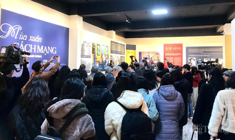 Trưng bày mở cửa từ ngày 6/1/2026 đến tháng 7/2026 để phục vụ công chúng tham quan, tìm hiểu lịch sử, những dấu mốc của cách mạng Việt Nam. Ảnh: Hoa Quỳnh